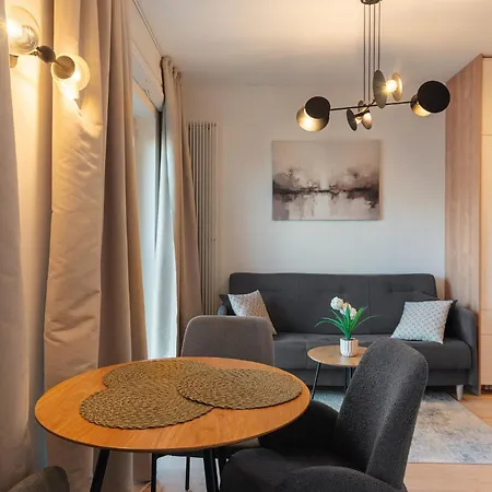 Luxury Mennica アパート